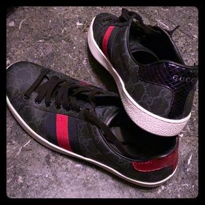 Gucci mens black leather tennis shoes